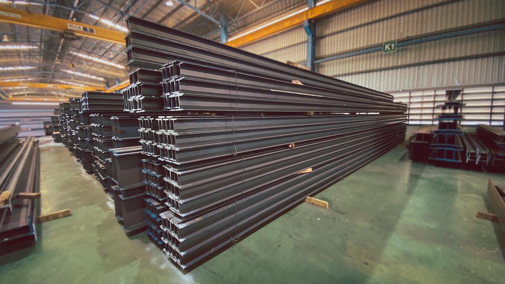 Steel-i-beams-Circle-Logistics